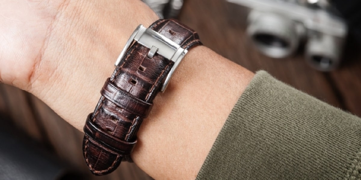 Leather watch straps brown on wrist